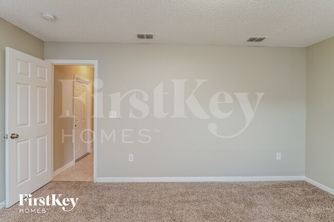 Building Photo - 1111 Roan Ct