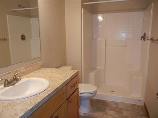 Building Photo - 3 Bedroom 2.5 Bath located in Tumwater