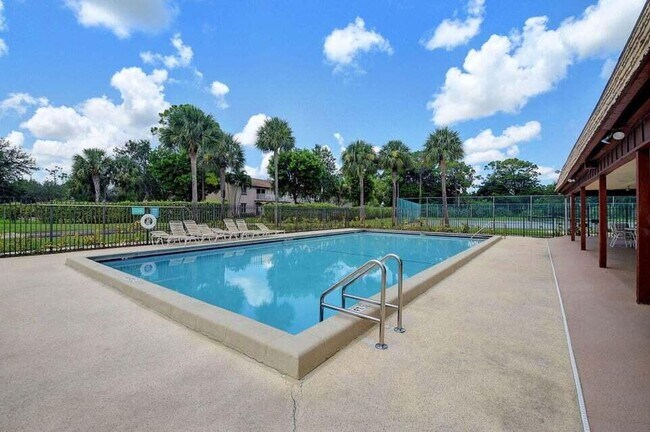Building Photo - 4489 Oak Terrace Dr