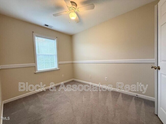 Building Photo - 404 Springside Dr