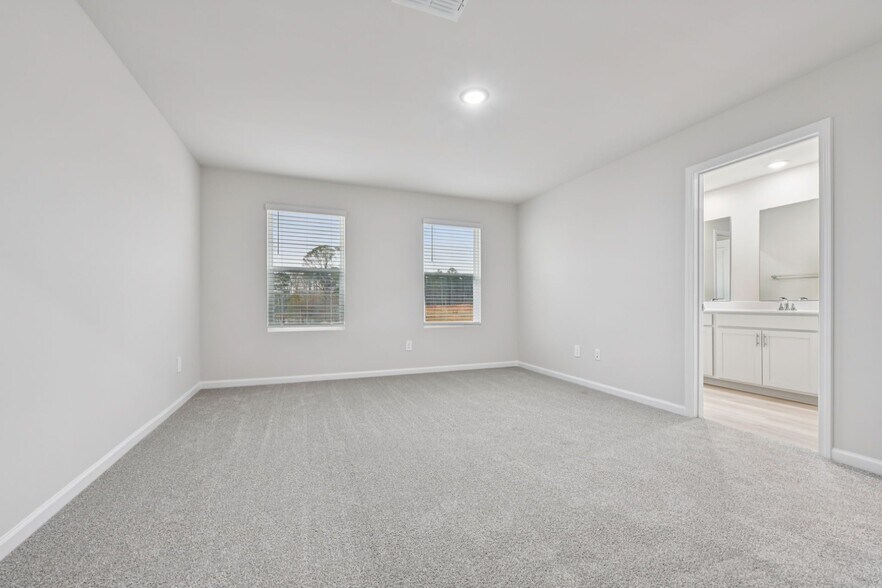 Building Photo - 3512 Rosebush Dr