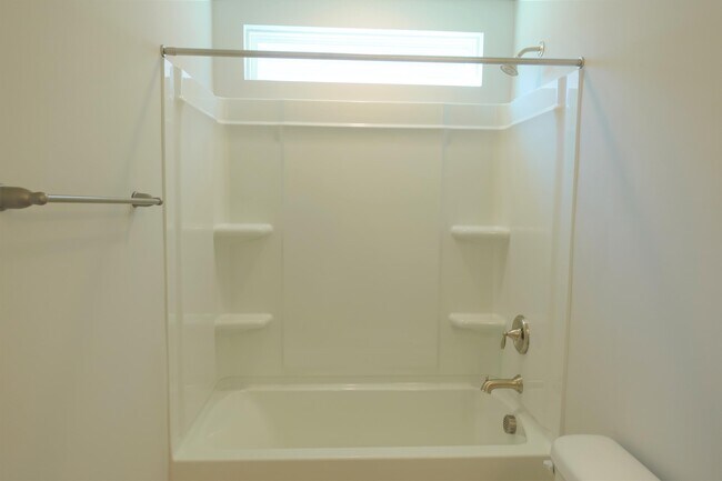 Building Photo - 160 Xander Dr