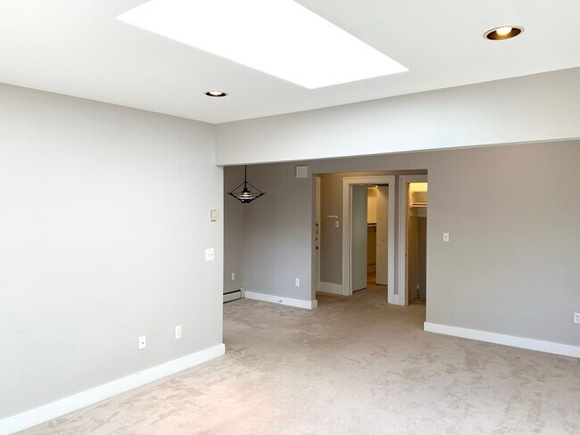 Building Photo - 156 N Worth St