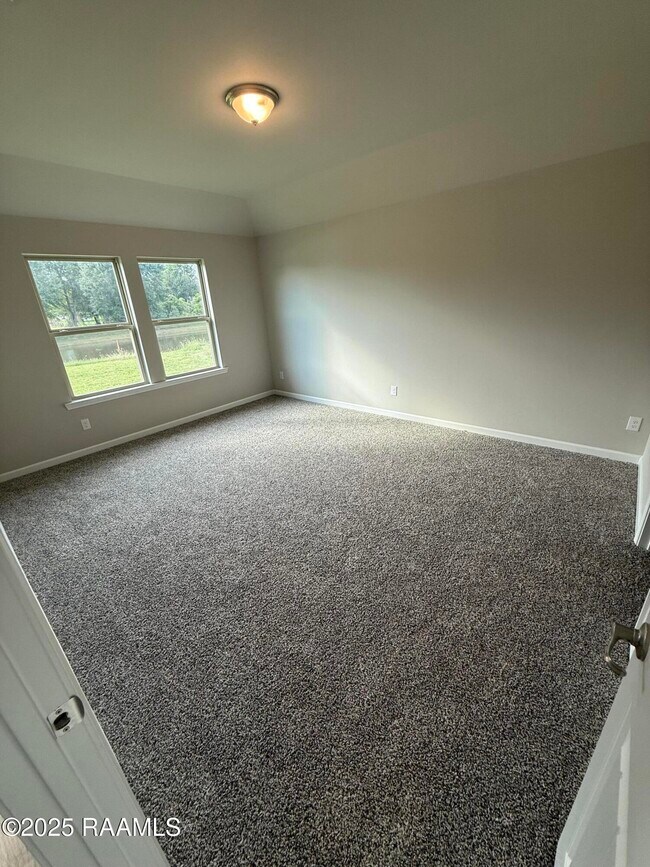Building Photo - 112 Broussard Hl Dr