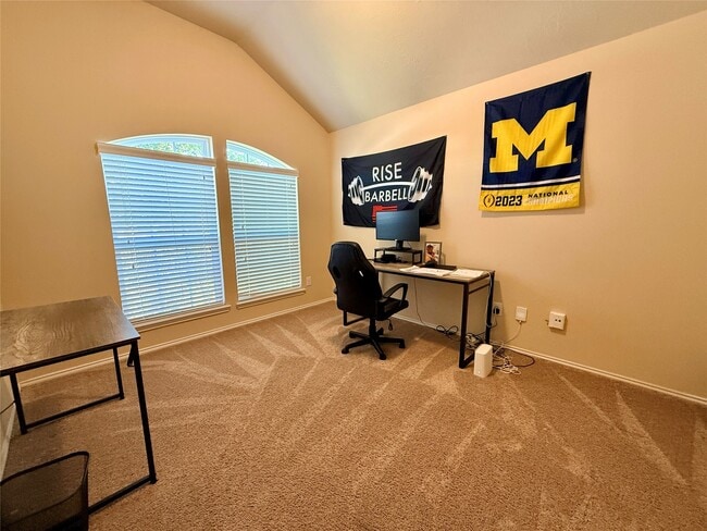 Building Photo - 12115 Rockridge Falls Dr