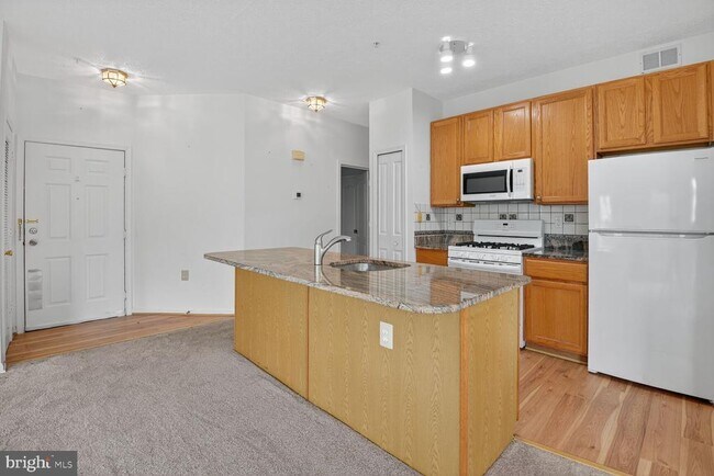 Building Photo - 9806 Feathertree Terrace