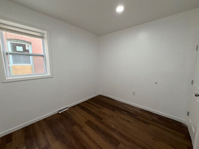 Building Photo - 3956 Pennsylvania Ave