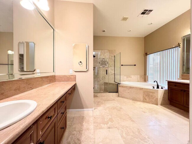 Building Photo - 2105 Eaglepath Cir