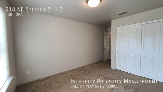 Building Photo - 218 NE Steiger St