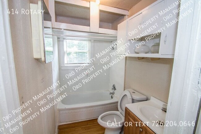 Building Photo - Cozy 2 Br/1 Ba Home Near At&t Center