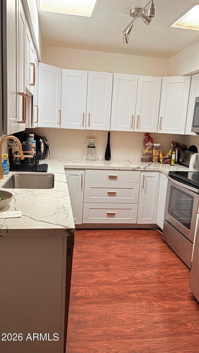 Building Photo - 13416 N Hawthorn Dr