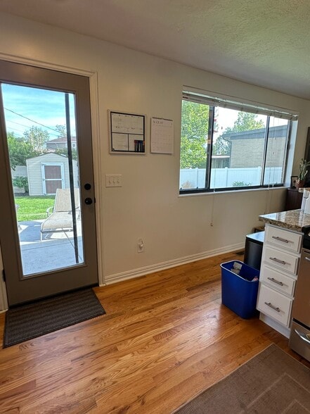 Building Photo - 564 Spacerama Dr