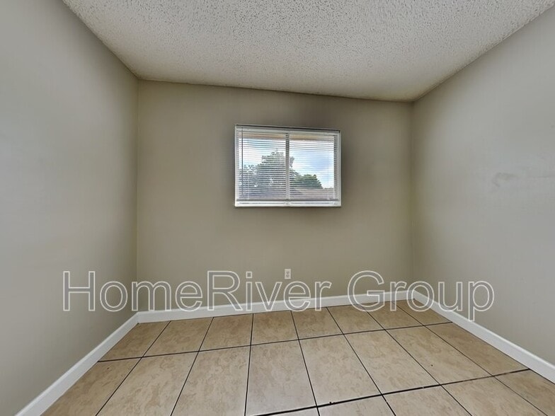 Building Photo - 681 W Rosewood Ln