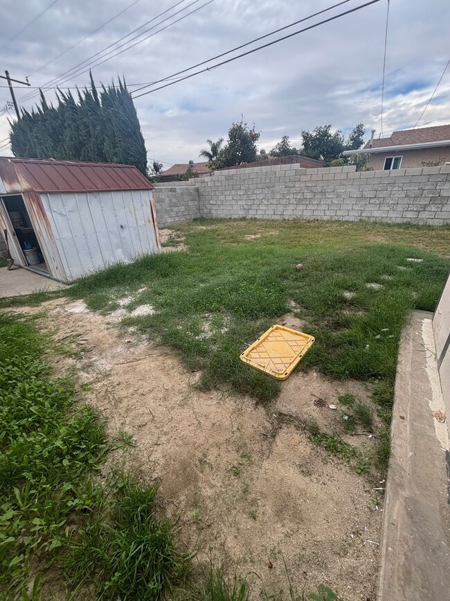 Building Photo - 379 Roberts Ave