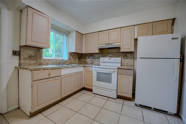 Building Photo - 715 N 58th Ave
