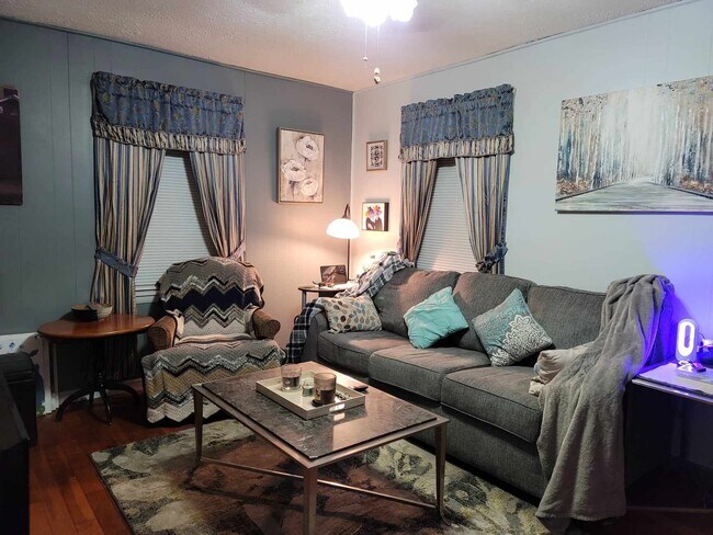 Building Photo - 919 Rosedale Ave