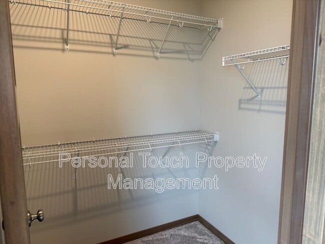 Building Photo - 7352 Eagle Point Dr S