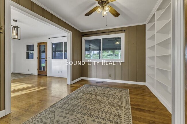 Building Photo - 6232 Henry Ford Dr