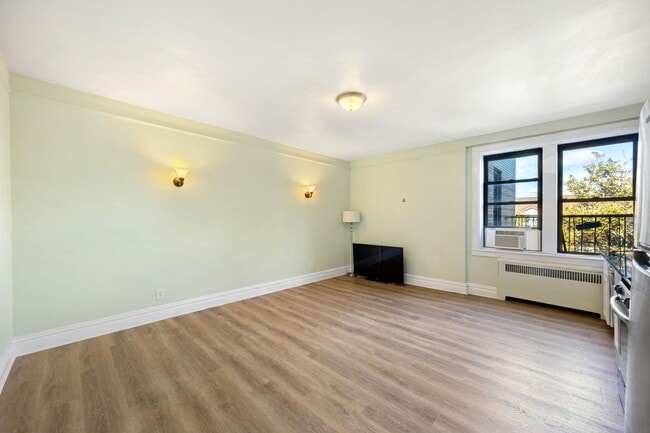 Building Photo - 1722 John F. Kennedy Blvd