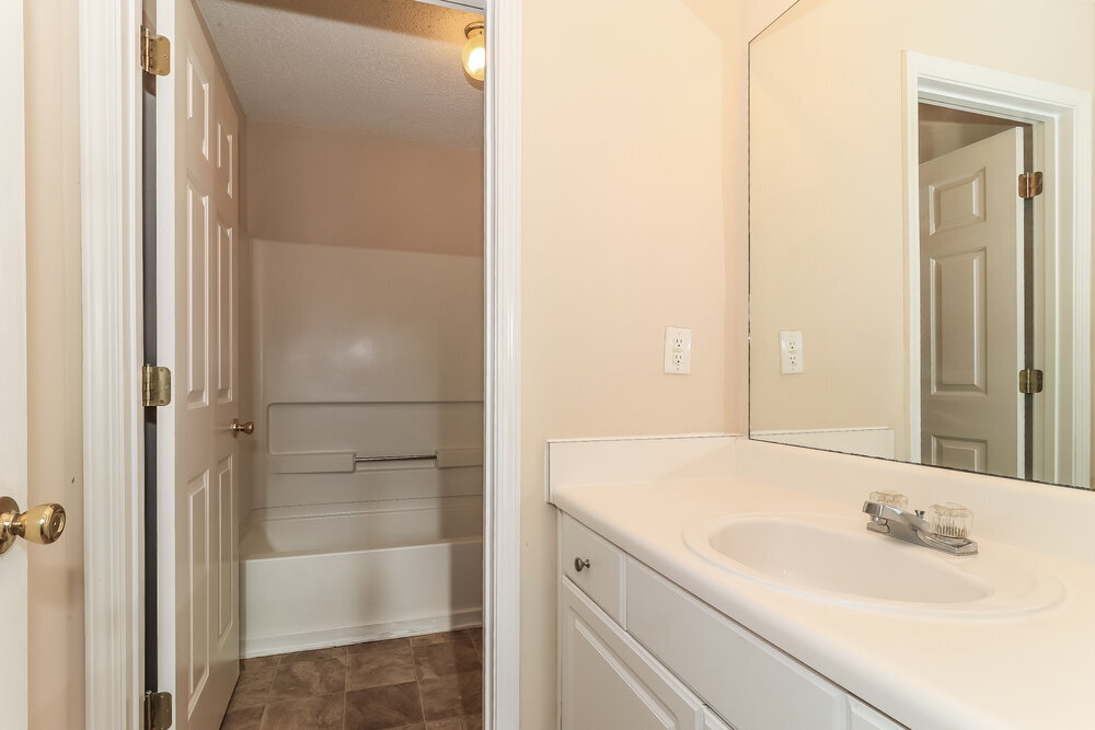 Building Photo - 409 Robin Hill Ln