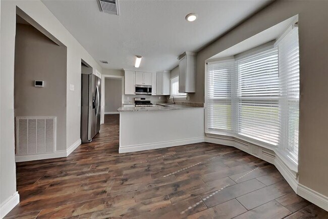 Building Photo - 2638 Brookdale Dr