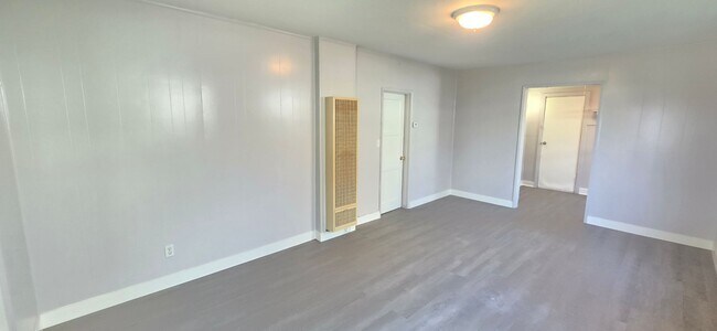 Building Photo - 13109 Barlin Ave