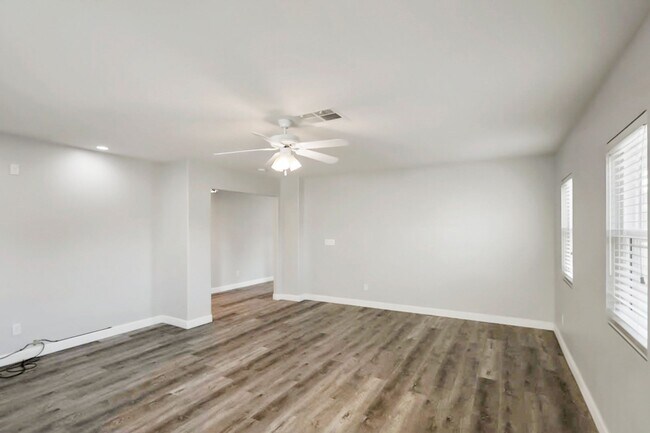 Building Photo - West Vegas Pool Home With First Floor Bed ...