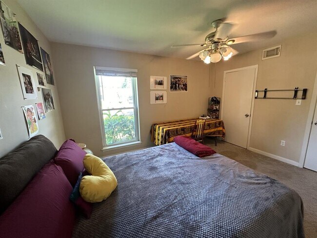 Building Photo - 15806 Torry Pines Rd