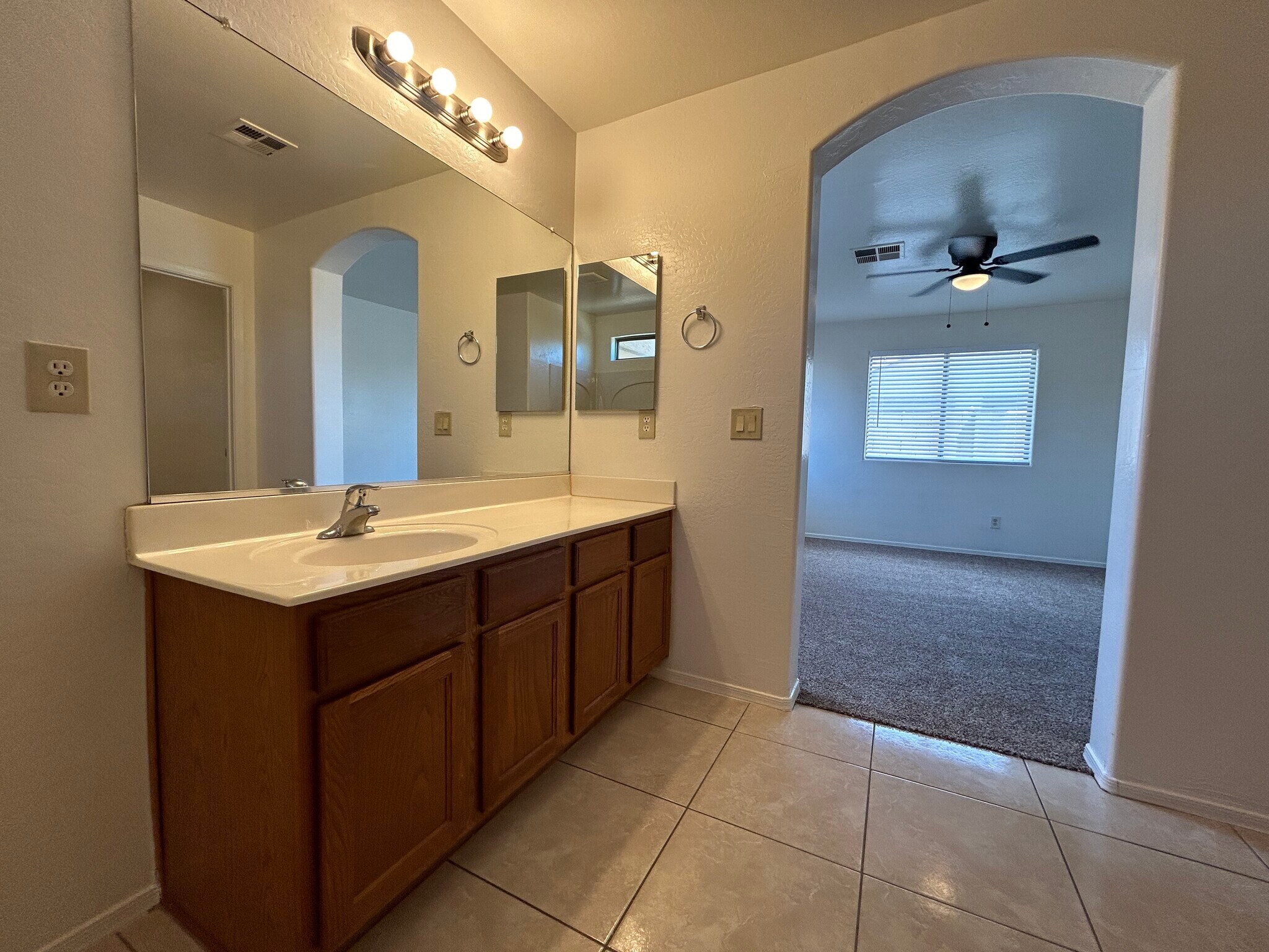Building Photo - 7028 S 46th Dr