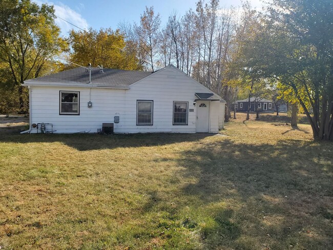 Primary Photo - For Rent- Beautiful home in Evansdale! Pet...