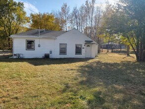 Building Photo - For Rent- Beautiful home in Evansdale! Pets Ok!