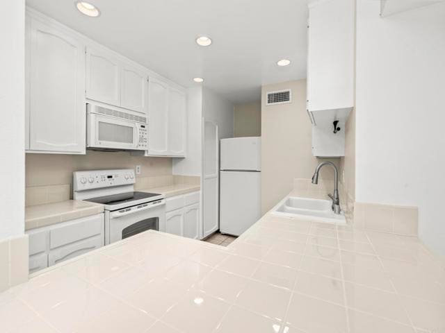 Building Photo - 2639 Pirineos Way