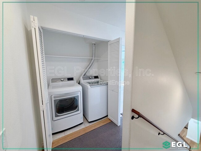 Building Photo - 1521 S Hayworth Ave