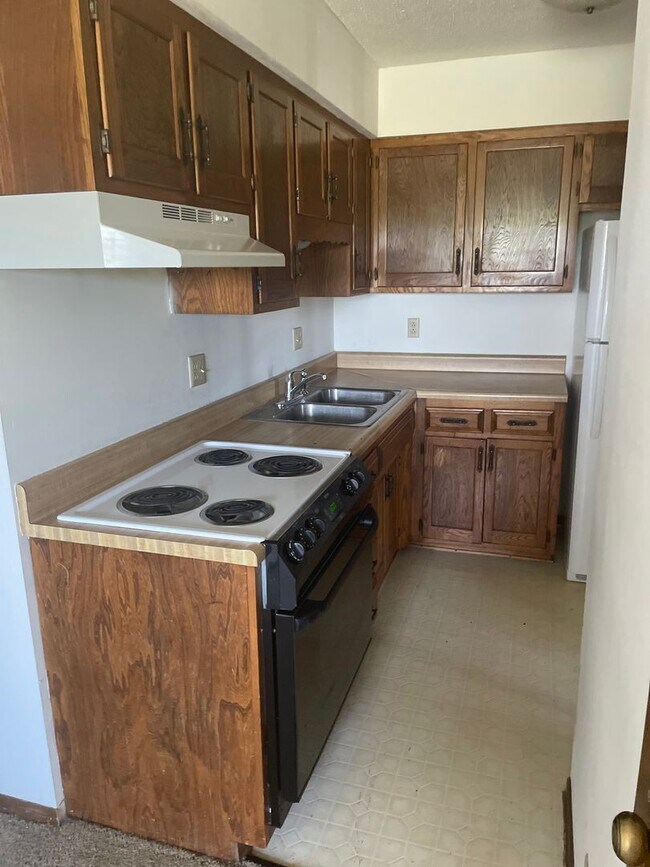Building Photo - 2940 Leeway Dr