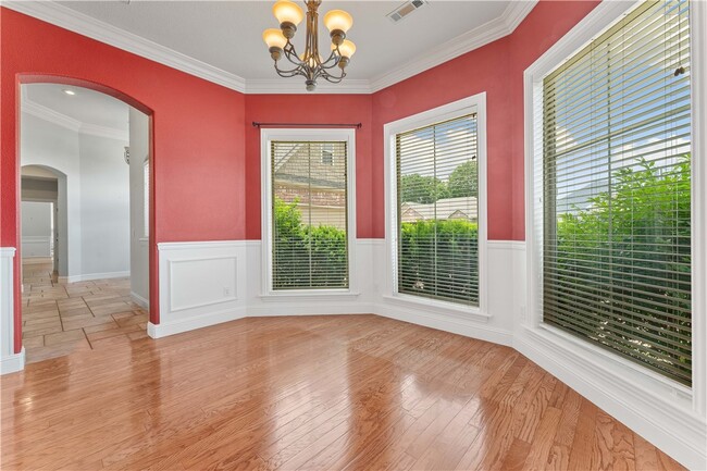 Building Photo - 501 SE Eaton St