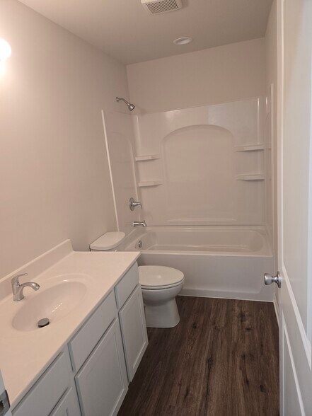 Main Bathroom - 4422 Squaw Valley Dr