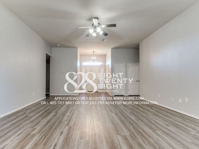 Building Photo - Lovely 3 Bed/2 Bath/2 Car Garage Single Fa...