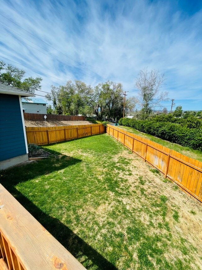 Building Photo - Entertainers delight, 3bdrm 2.5 bath home ...