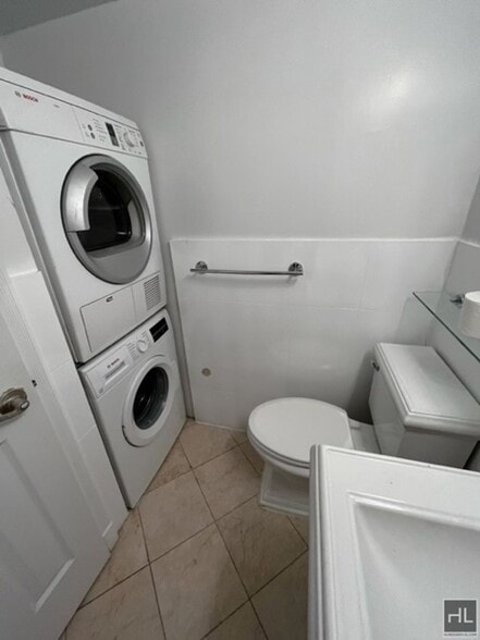 Building Photo - 2ND AVE.