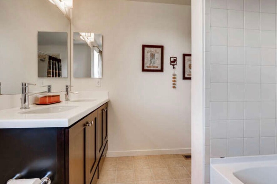 Building Photo - 14018 Pastel Ln