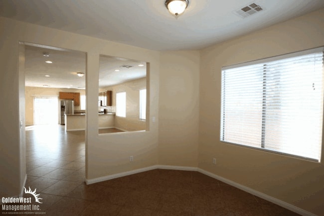 Building Photo - Gorgeous 3Bdm 2Ba Corner Lot Home in a Gat...
