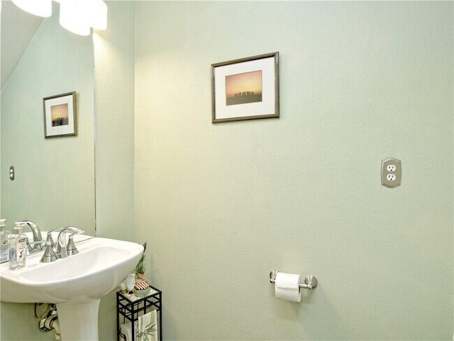 Building Photo - 4516 Moose Dr