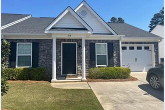 Building Photo - Townhome Available August 1st 2025