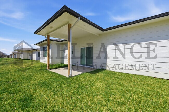 Building Photo - 613 Elmwood St