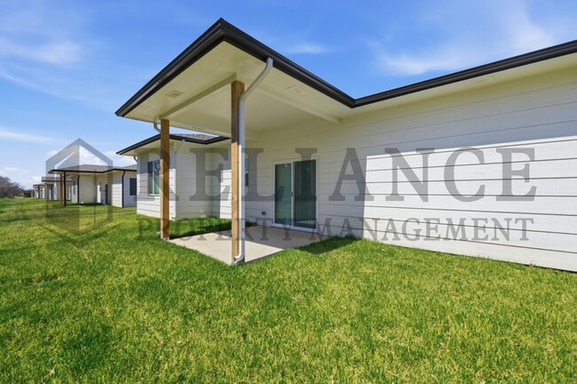 Building Photo - 725 Elmwood St