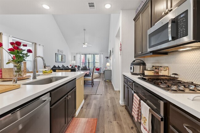 Building Photo - 15006 Eves Necklace Ct