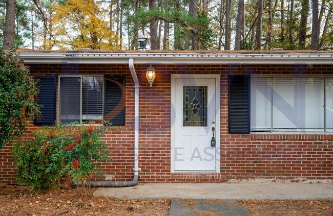 Building Photo - Charming Brick Ranch on a Spacious, Wooded Lot!