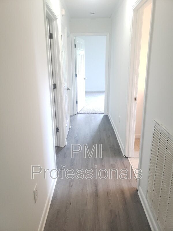 Building Photo - 2988 Parkwood Dr