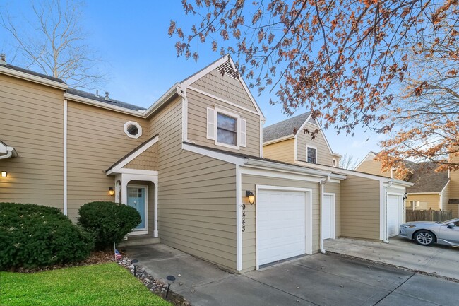 Building Photo - Beautiful Overland Park Townhome 2/3-Bed, 3.5-Bath - February move-in Special!!