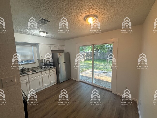 Building Photo - 2457 Chadwick Dr